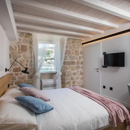Bova Luxury Rooms 2-3